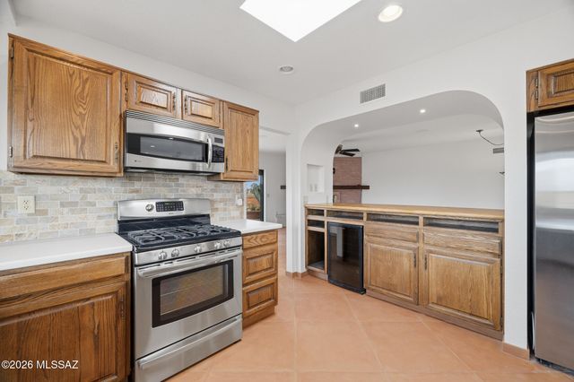 1013 W Desert Hills Drive, Green Valley, AZ 85622