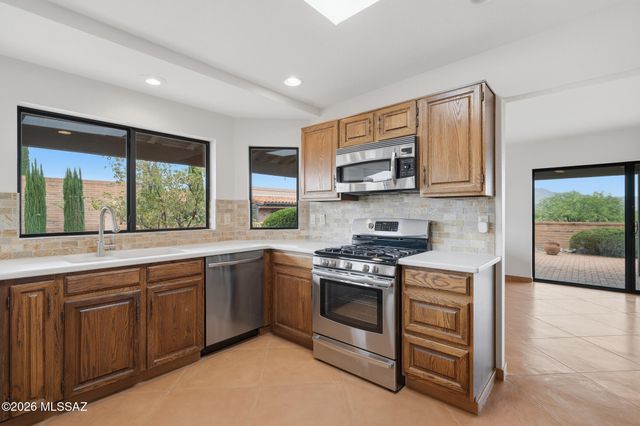 1013 W Desert Hills Drive, Green Valley, AZ 85622