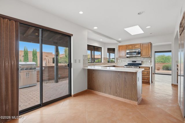 1013 W Desert Hills Drive, Green Valley, AZ 85622