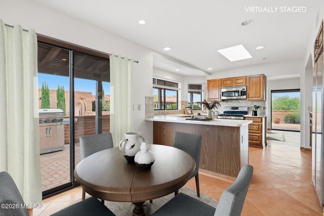 1013 W Desert Hills Drive, Green Valley, AZ 85622