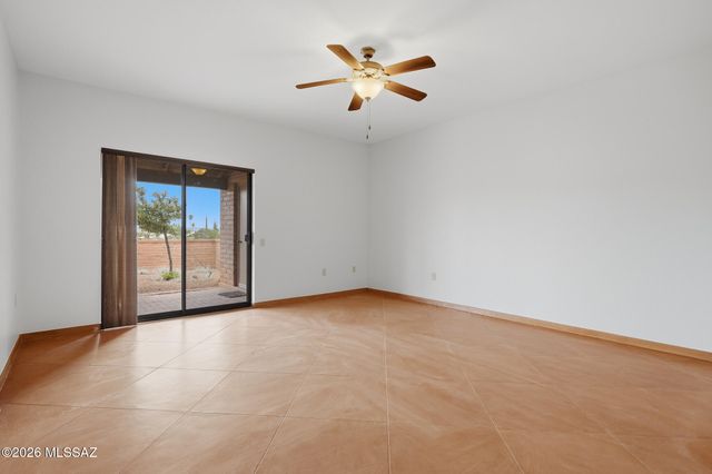 1013 W Desert Hills Drive, Green Valley, AZ 85622