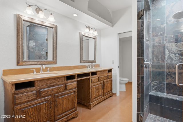 1013 W Desert Hills Drive, Green Valley, AZ 85622