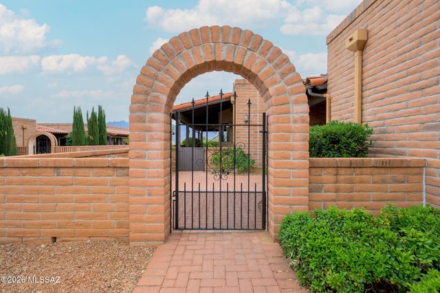 1013 W Desert Hills Drive, Green Valley, AZ 85622
