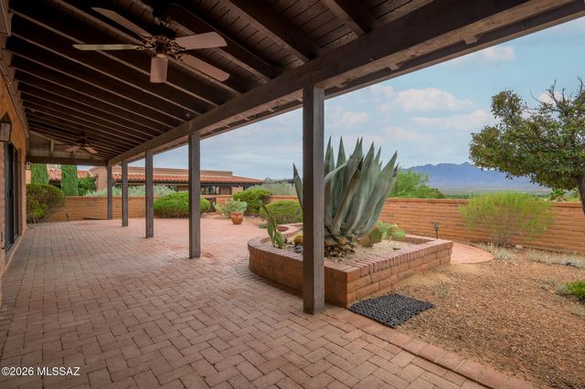 1013 W Desert Hills Drive, Green Valley, AZ 85622