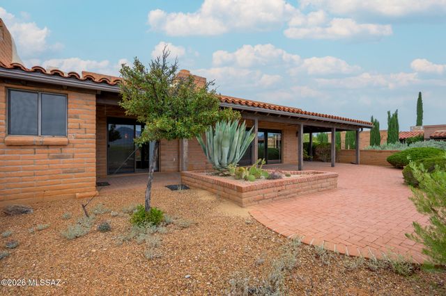 1013 W Desert Hills Drive, Green Valley, AZ 85622
