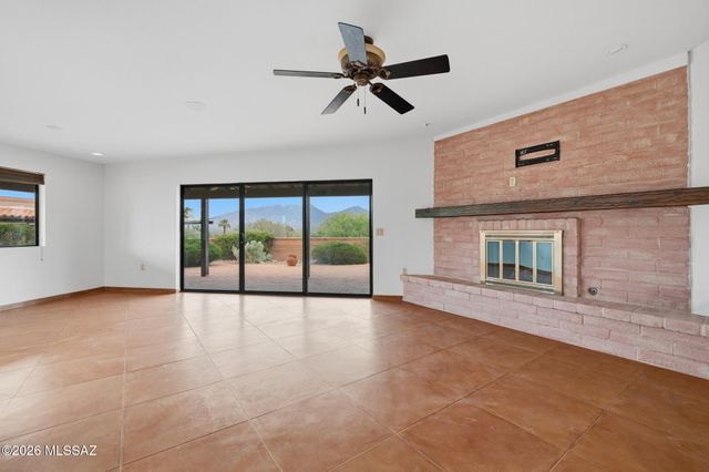 1013 W Desert Hills Drive, Green Valley, AZ 85622