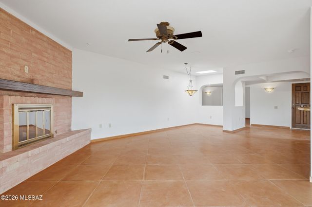 1013 W Desert Hills Drive, Green Valley, AZ 85622