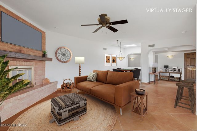 1013 W Desert Hills Drive, Green Valley, AZ 85622