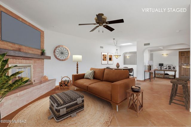1013 W Desert Hills Drive, Green Valley, AZ 85622