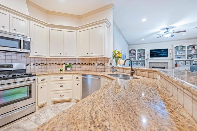 136 Racetrack Lane, Montgomery, TX 77356