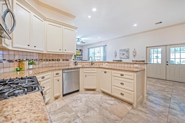 136 Racetrack Lane, Montgomery, TX 77356