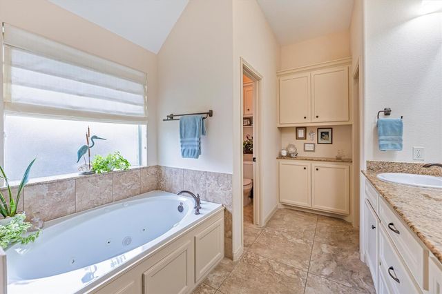 136 Racetrack Lane, Montgomery, TX 77356
