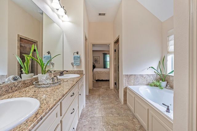 136 Racetrack Lane, Montgomery, TX 77356