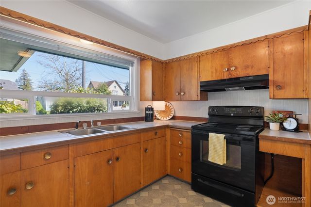 5236 S Thompson Avenue, Tacoma, WA 98408