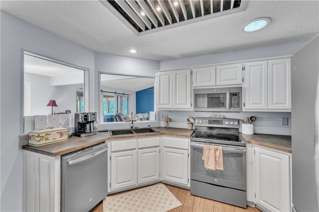 17 Yarmouth Drive, Bella Vista, AR 72715