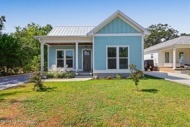 216 Ballentine Street, Bay Saint Louis, MS 39520