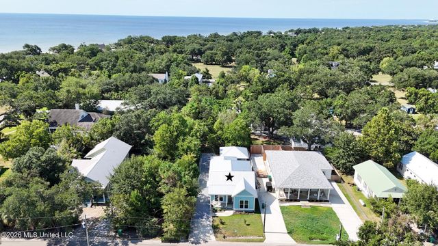 216 Ballentine Street, Bay Saint Louis, MS 39520
