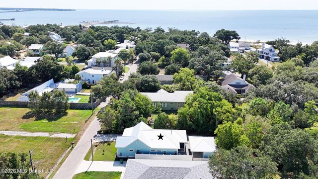 216 Ballentine Street, Bay Saint Louis, MS 39520