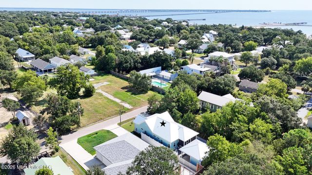 216 Ballentine Street, Bay Saint Louis, MS 39520