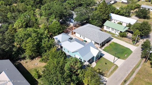 216 Ballentine Street, Bay Saint Louis, MS 39520