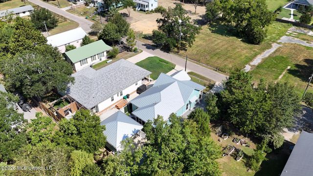 216 Ballentine Street, Bay Saint Louis, MS 39520