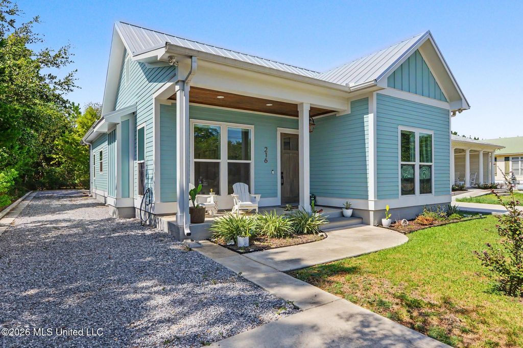 216 Ballentine Street, Bay Saint Louis, MS 39520