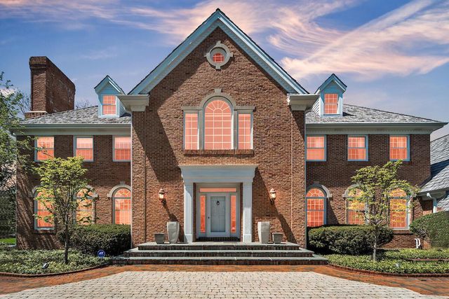 10113 N Vintage COURT, Mequon, WI 53092