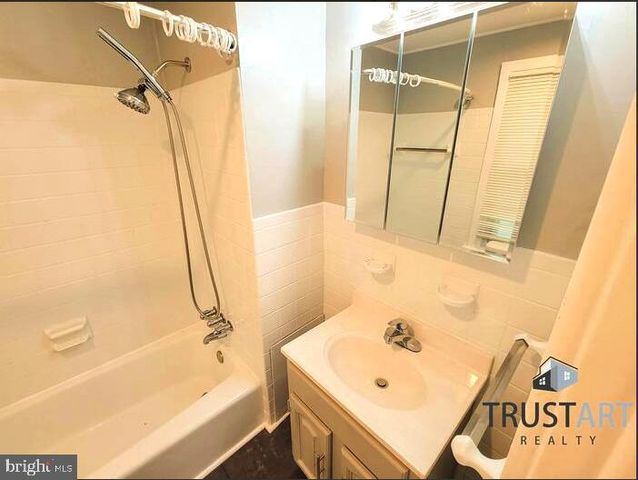 518 SOLLY AVE, Philadelphia, PA 19111