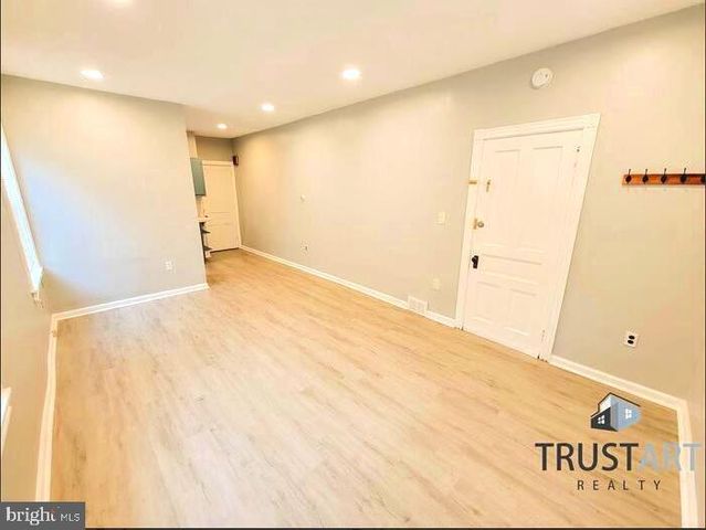 518 SOLLY AVE, Philadelphia, PA 19111