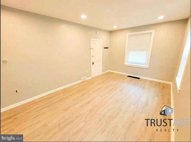 518 SOLLY AVE, Philadelphia, PA 19111