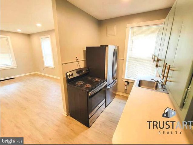 518 SOLLY AVE, Philadelphia, PA 19111