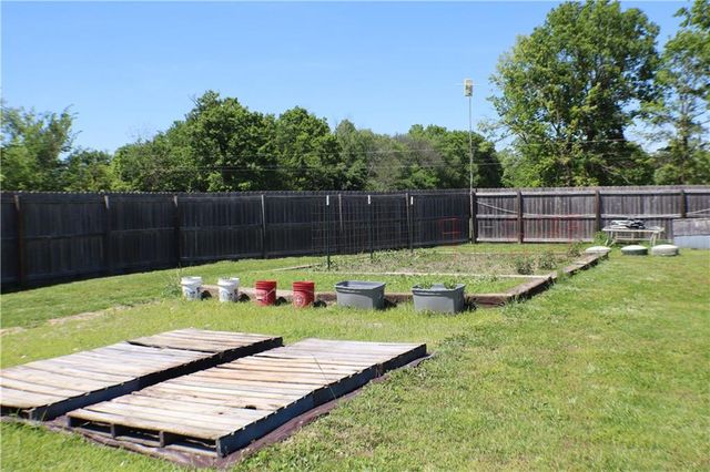 32301 E State Route B Highway, Garden City, MO 64747