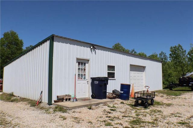32301 E State Route B Highway, Garden City, MO 64747