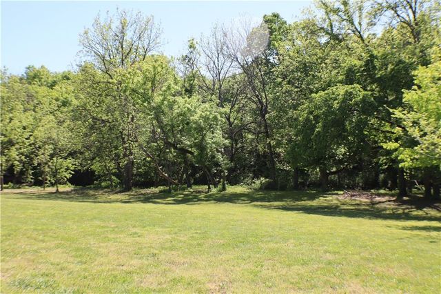 32301 E State Route B Highway, Garden City, MO 64747