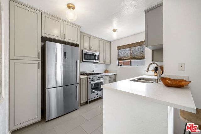 1552 Harvard Street 3, Santa Monica, CA 90404
