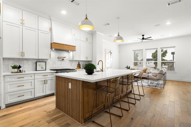 1614 Ojeman Road E, Houston, TX 77055