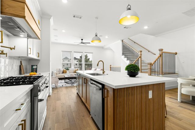 1614 Ojeman Road E, Houston, TX 77055