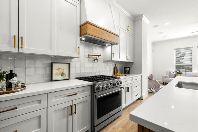 1614 Ojeman Road E, Houston, TX 77055