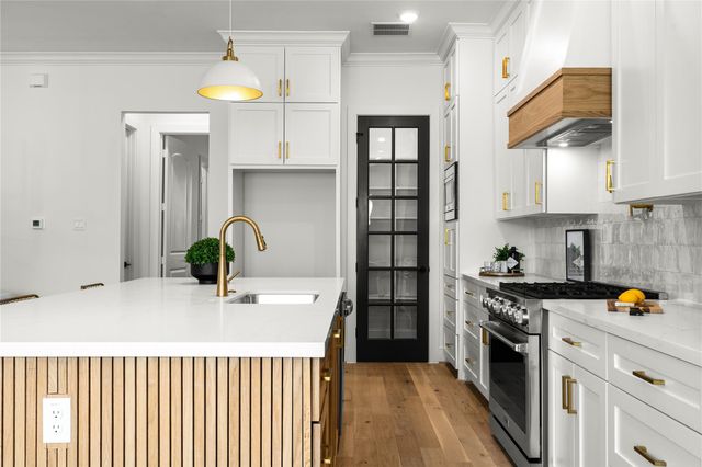 1614 Ojeman Road E, Houston, TX 77055