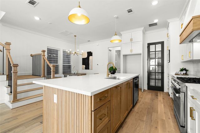 1614 Ojeman Road E, Houston, TX 77055