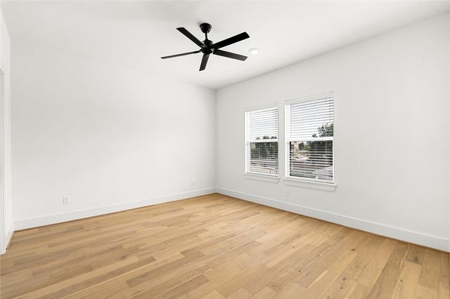 1614 Ojeman Road E, Houston, TX 77055