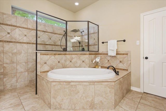 910 Ridgeoak DR, Belton, TX 76513