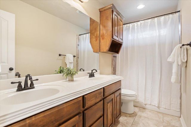 910 Ridgeoak DR, Belton, TX 76513