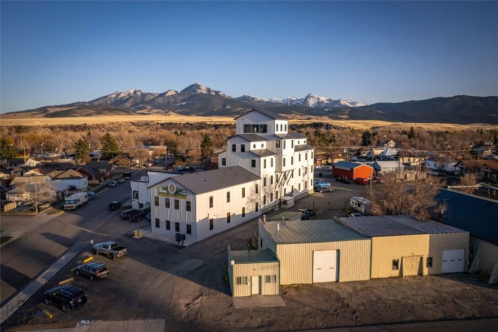 924 E Park Street, Livingston, MT 59047