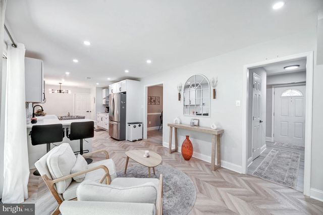 8812 CHURCHFIELD LN, Laurel, MD 20708