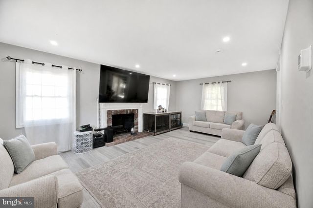 8812 CHURCHFIELD LN, Laurel, MD 20708