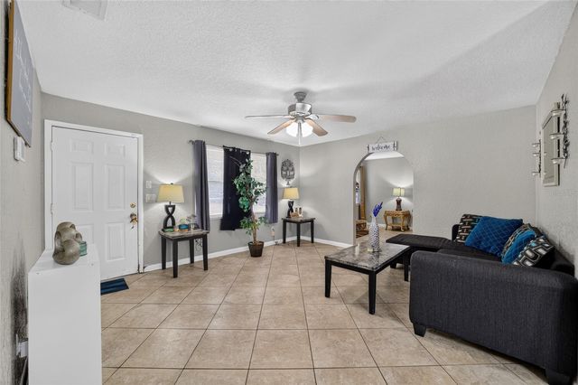 945 NW 64TH PLACE, Ocala, FL 34475
