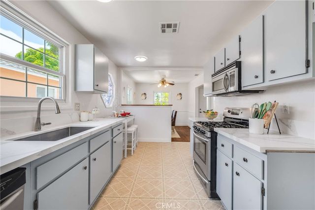 2549 Bomberry, Lakewood, CA 90712