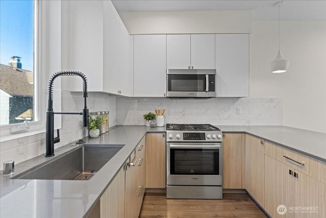2310 W Newton Street, Seattle, WA 98199