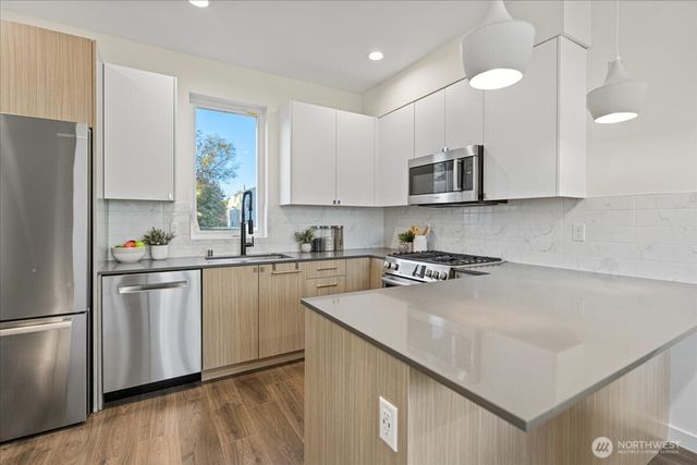 2310 W Newton Street, Seattle, WA 98199